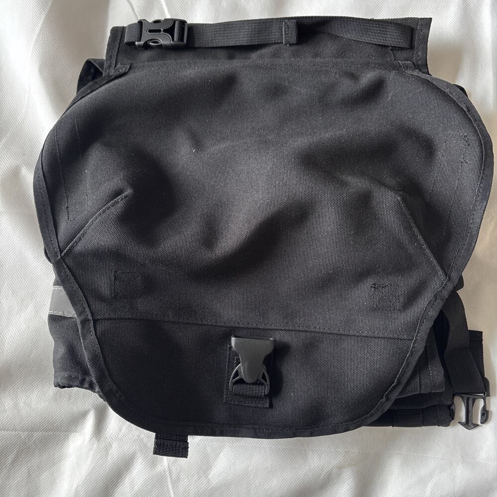 Motorcycle/Bike Saddlebag universal-fit bags with heavy-duty fabric and buckle